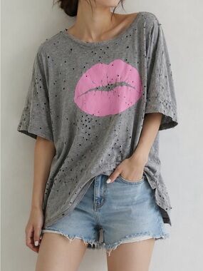 Wildfox Gray Short Sleeve Tee with Pink Lip Graphic